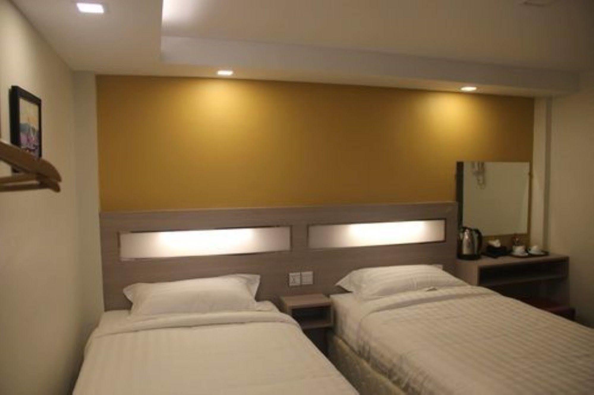 The Vibe Inn Γιανγκόν Εξωτερικό φωτογραφία